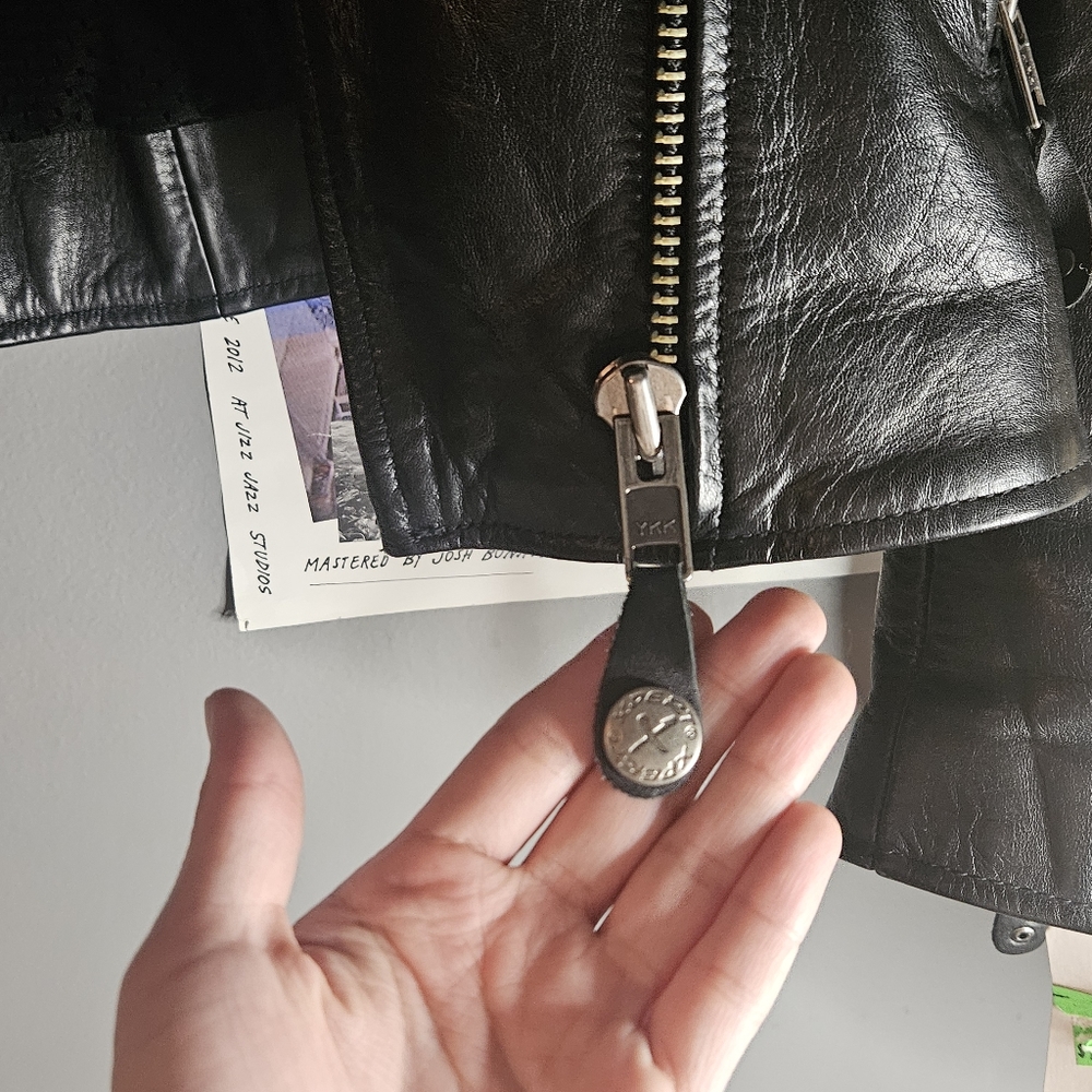 Leather jacket - Picture 2 of 7